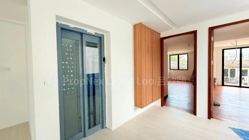 10 Bed Semi-Detached House (Landed) for Sale in  Hougang View - Image 1