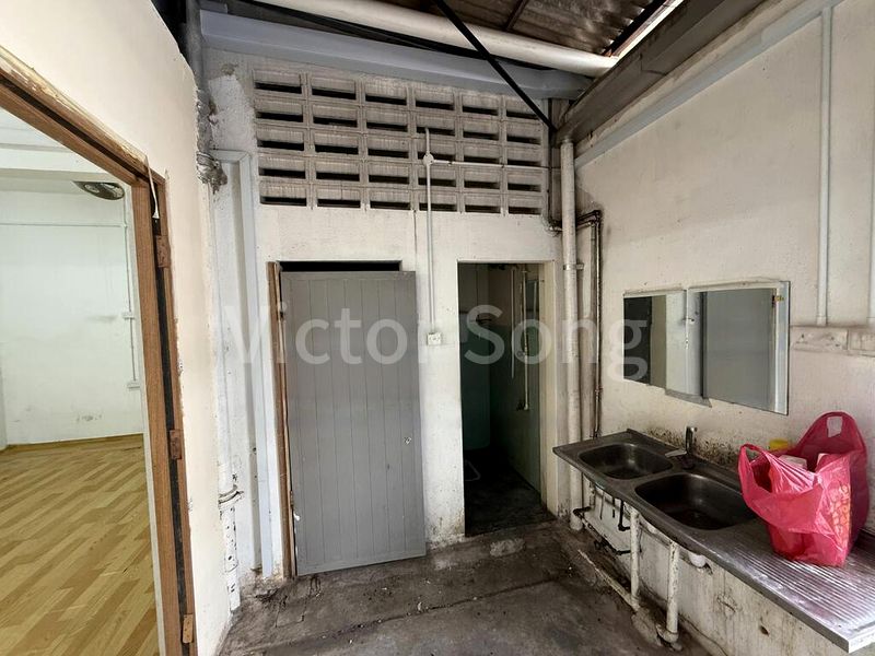 Shop / Shophouse for Sale: Changi Road, Road Facing Shop House - Image 6