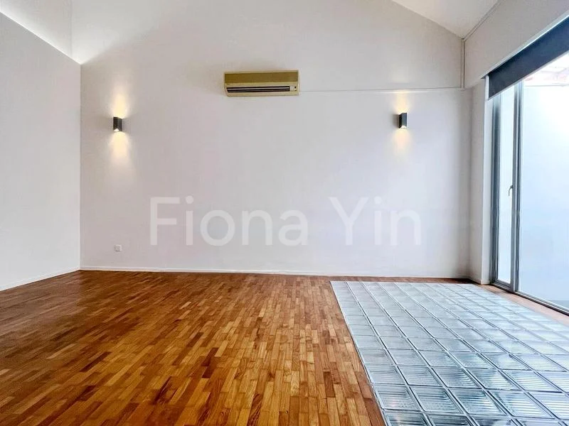 4 Bed Walk-up Apartment (Condo) for Rent in  Emerald Hill Conservation Area - Image 5