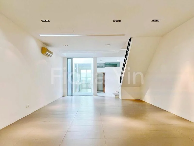 4 Bed Walk-up Apartment (Condo) for Rent in  Emerald Hill Conservation Area - Image 1