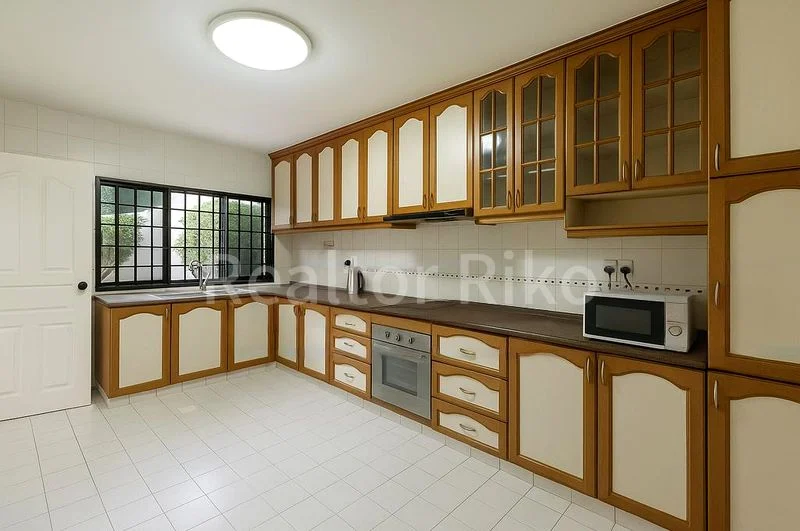 4 Bed Corner Terrace (Landed) for Sale in  Glasgow Road - Image 4