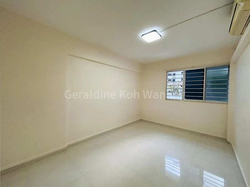4 Room (4NG) HDB for Rent in  219 Jurong East Street 21 - Image 1