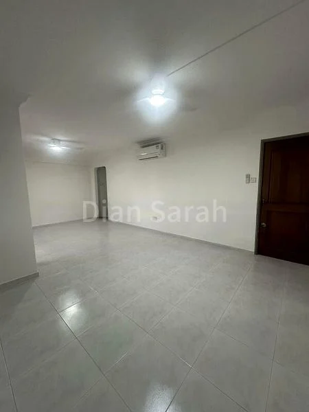 4 Room (4A) HDB for Rent in  424 Woodlands Street 41 - Image 2