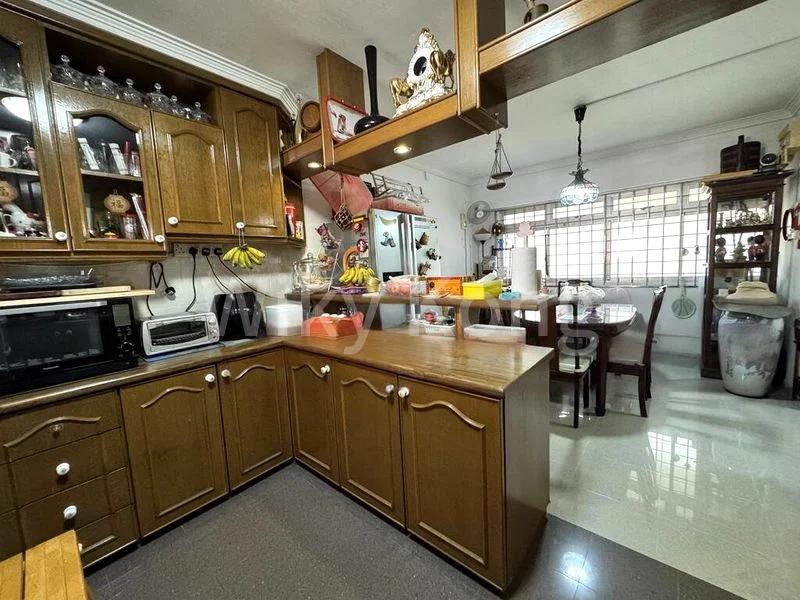 Executive HDB for Sale in  607 Elias Road - Image 4