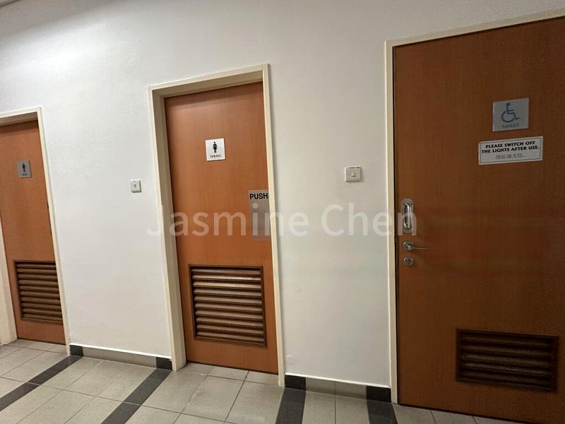 Light Industrial (B1) for Rent: BizTech Centre - Image 3