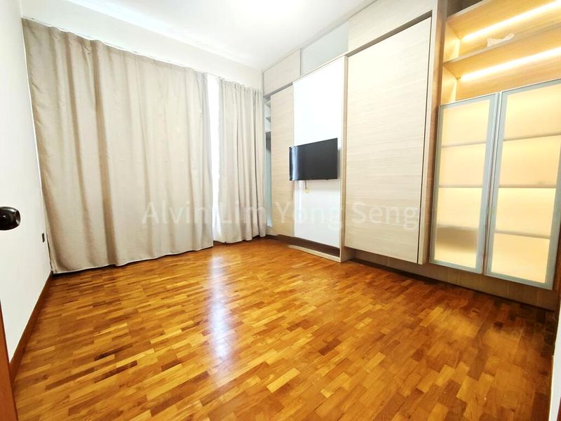 2 Bed Condo for Rent in Parbury Hill Condominium - Image 5