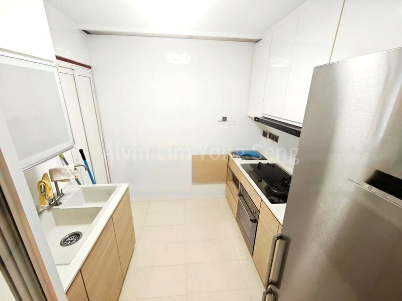 2 Bed Condo for Rent in Parbury Hill Condominium - Image 4