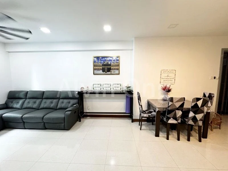 3 Bed Executive Condo for Sale in Whitewater - Image 2