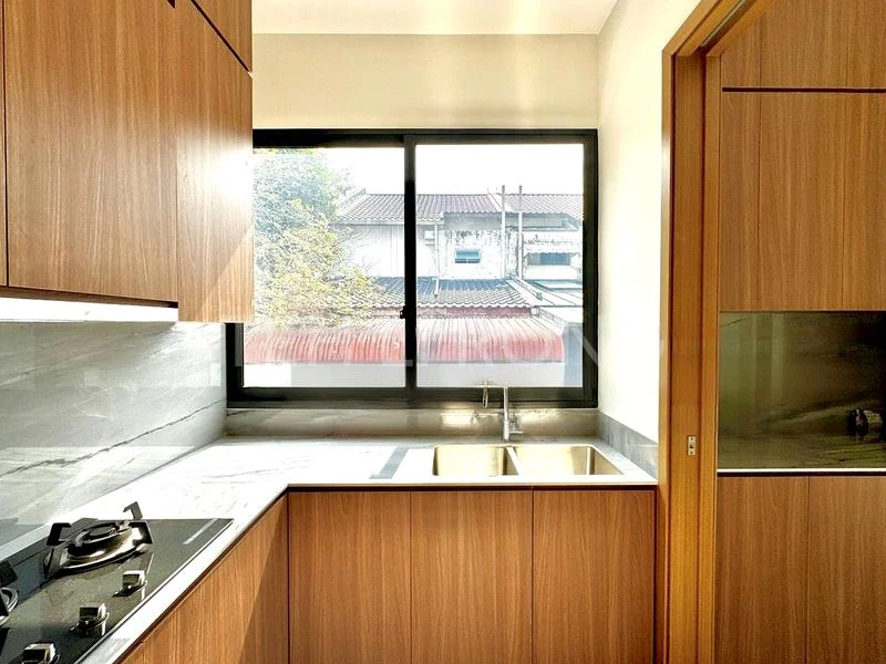 6 Bed Terraced House (Landed) for Sale in  Ansar Garden - Image 5