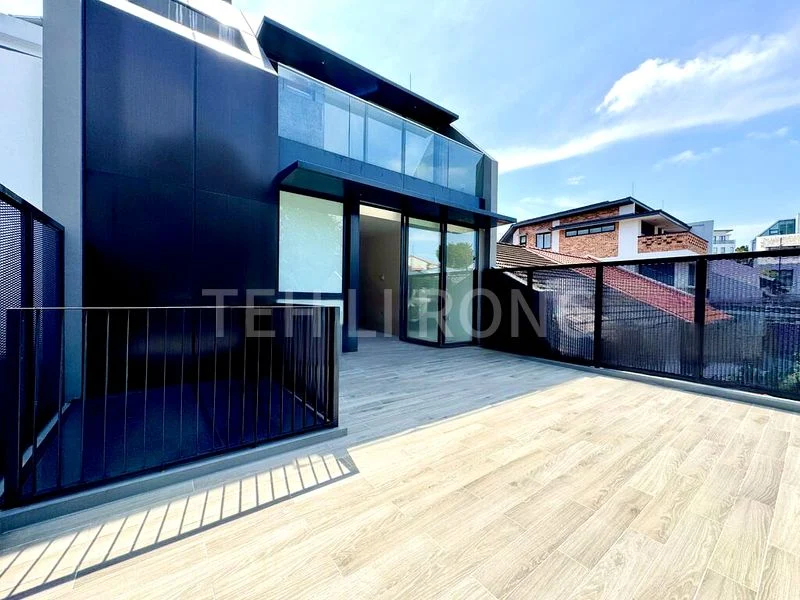 6 Bed Terraced House (Landed) for Sale in  Ansar Garden - Image 1