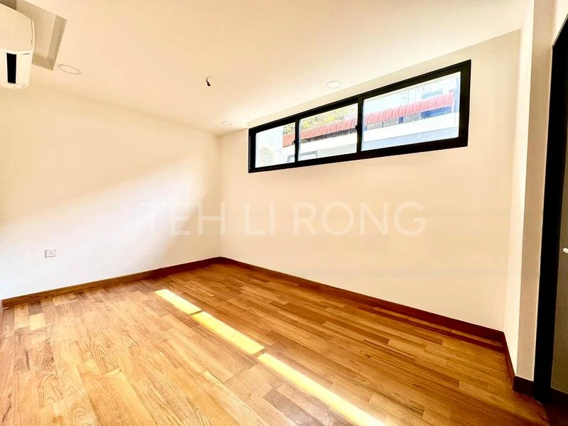 6 Bed Terraced House (Landed) for Sale in  Ansar Garden - Image 12