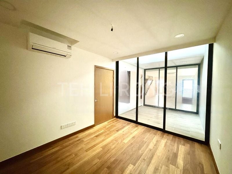 6 Bed Terraced House (Landed) for Sale in  Ansar Garden - Image 13