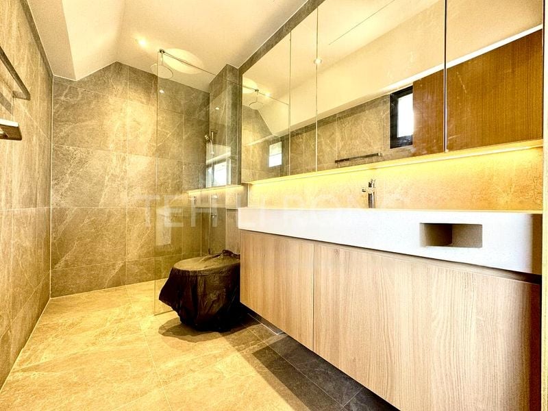 6 Bed Terraced House (Landed) for Sale in  Ansar Garden - Image 3