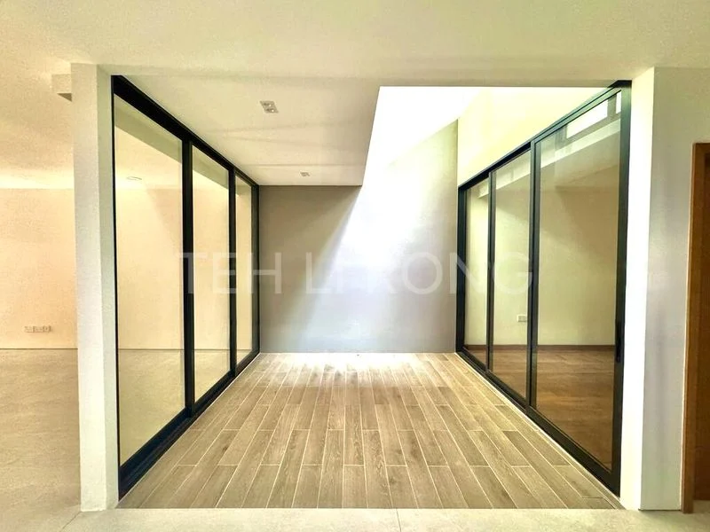 6 Bed Terraced House (Landed) for Sale in  Ansar Garden - Image 15