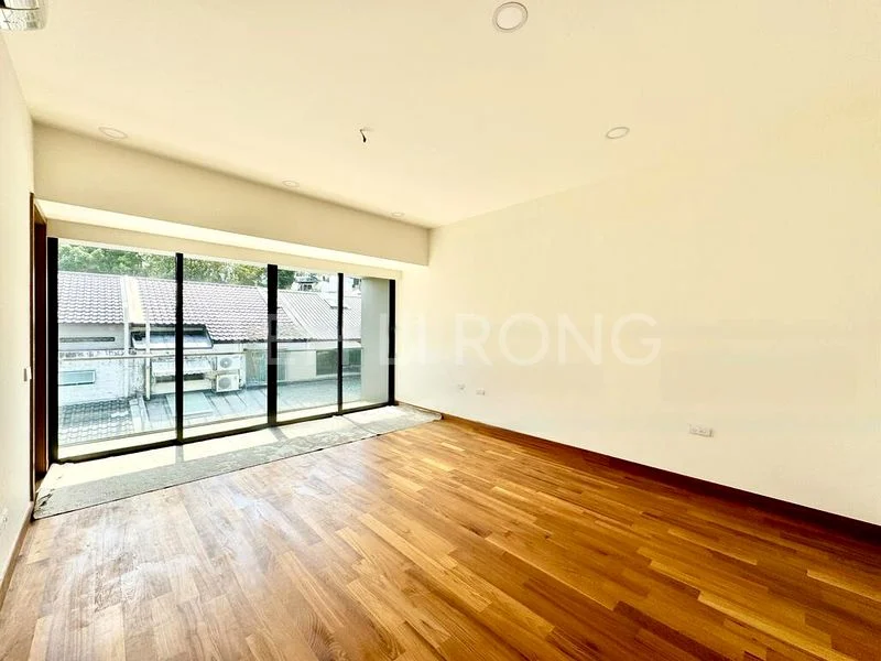 6 Bed Terraced House (Landed) for Sale in  Ansar Garden - Image 11