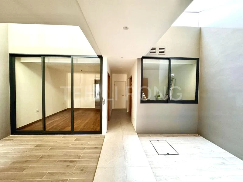 6 Bed Terraced House (Landed) for Sale in  Ansar Garden - Image 16