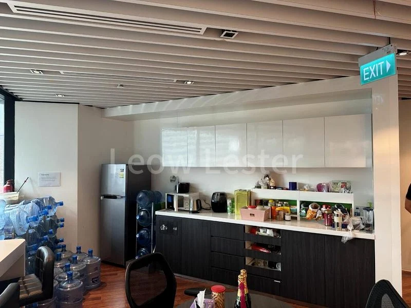 Office for Rent: Raffles Place, 30 pax fitted office; pantry, server room, and 5 manager rooms. - Image 6