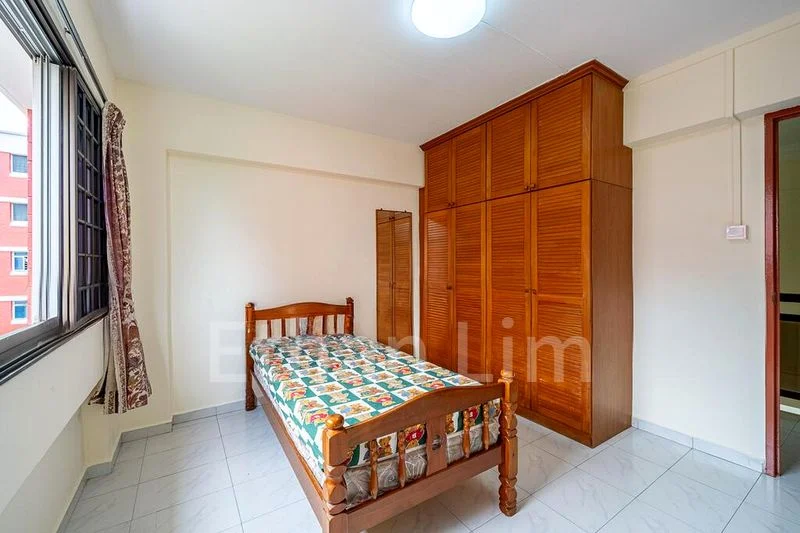 Maisonette HDB for Rent in  221 Hougang Street 21 - Image 5