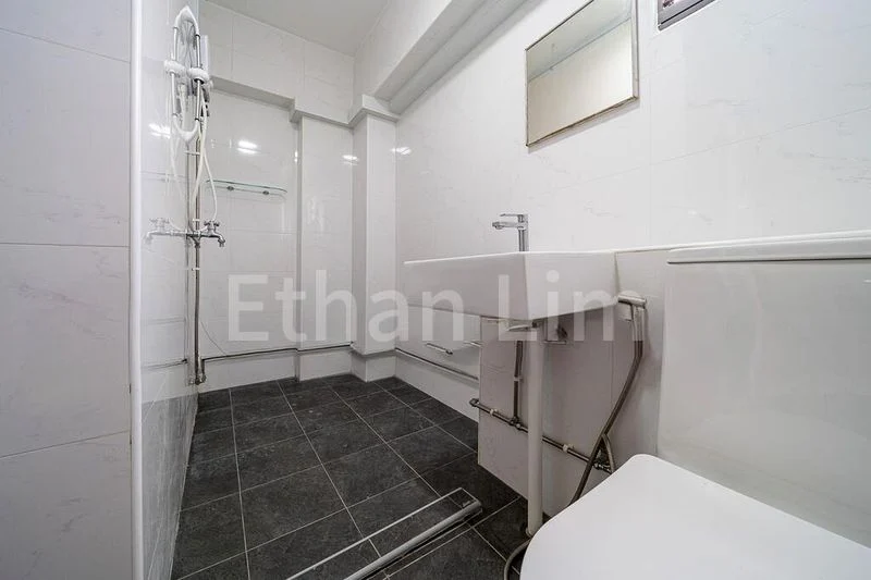 Maisonette HDB for Rent in  221 Hougang Street 21 - Image 1