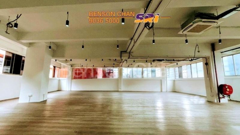 Light Industrial (B1) for Rent: Aljunied MRT, Entire Floor with own toilet - Image 2