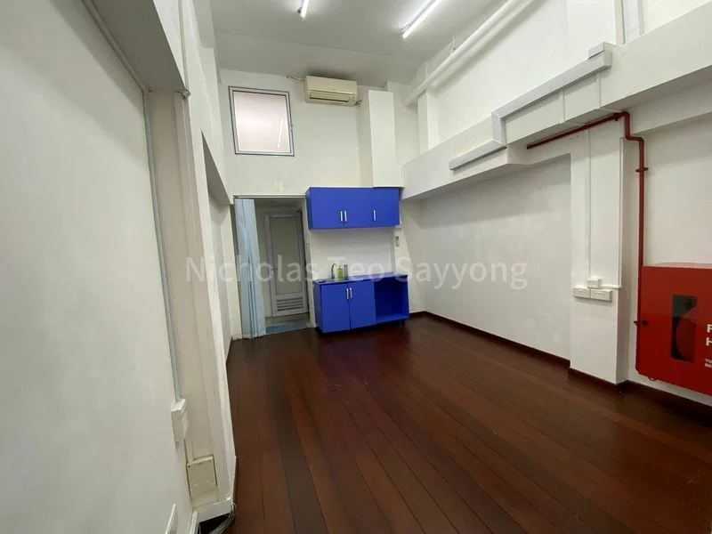 Shop / Shophouse for Rent: Haji Lane, second storey unit with attic - Image 3