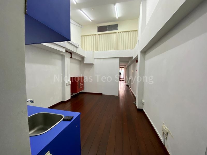 Shop / Shophouse for Rent: Haji Lane, second storey unit with attic - Image 1