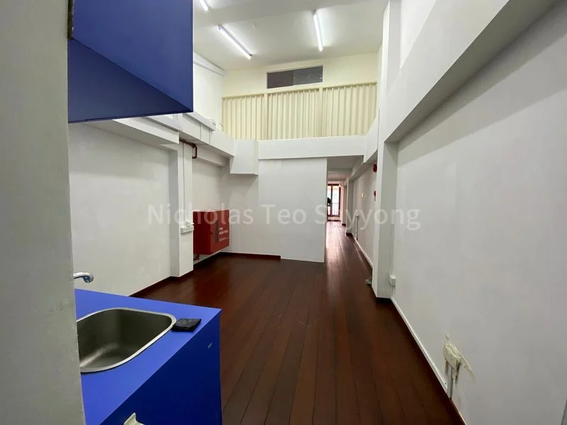 Shop / Shophouse for Rent: Haji Lane, second storey unit with attic - Image 1