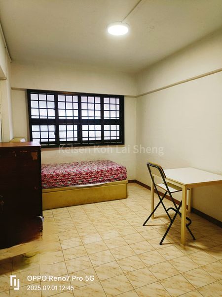 4 Room (4A) HDB for Sale in  402 Jurong West Street 42 - Image 2
