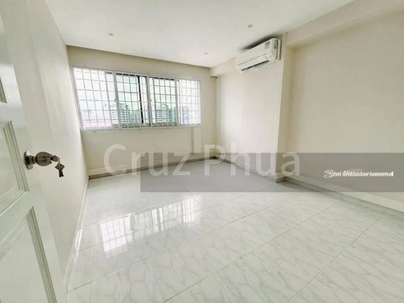 Executive HDB for Rent in 564 Hougang Street 51 - Image 4