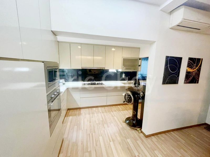 Common Room (Condo) for Rent in  Queensway Shopping Centre/Queensway Tower - Image 4