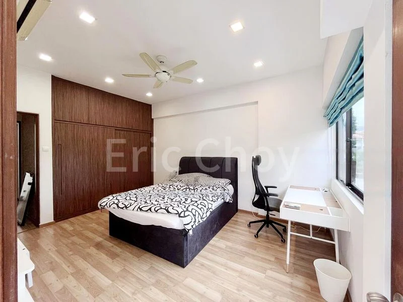 Common Room (Condo) for Rent in  Queensway Shopping Centre/Queensway Tower - Image 1
