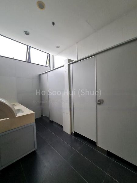 Light Industrial (B1) for Rent: Novelty BizCentre - Image 3