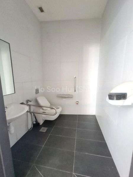 Light Industrial (B1) for Rent: Novelty BizCentre - Image 2
