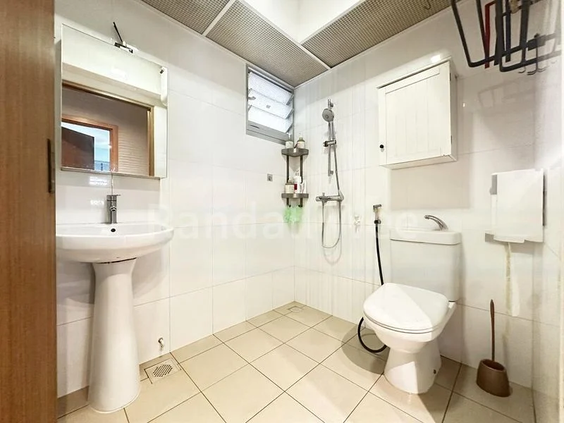 5 Room (5I) HDB for Sale in  439A Bukit Batok West Avenue 8 - Image 6