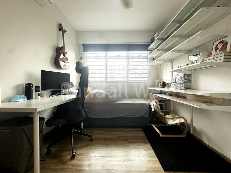 5 Room (5I) HDB for Sale in  439A Bukit Batok West Avenue 8 - Image 9