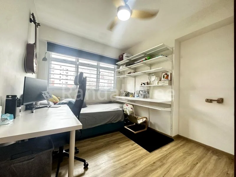 5 Room (5I) HDB for Sale in  439A Bukit Batok West Avenue 8 - Image 8