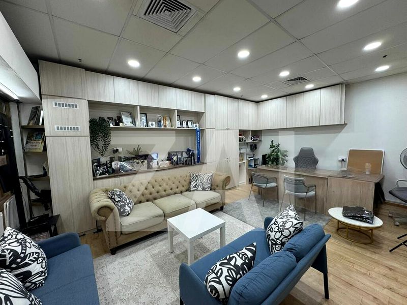 Golden Landmark: Retail Shop for Rent at 390 Orchard Road - Image 3