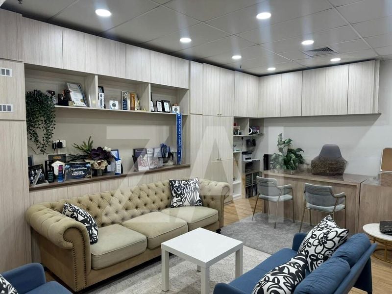 Golden Landmark: Retail Shop for Rent at 390 Orchard Road - Image 1