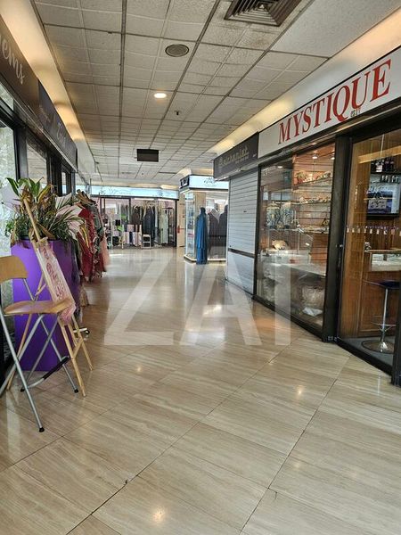 Golden Landmark: Retail Shop for Rent at 390 Orchard Road - Image 2