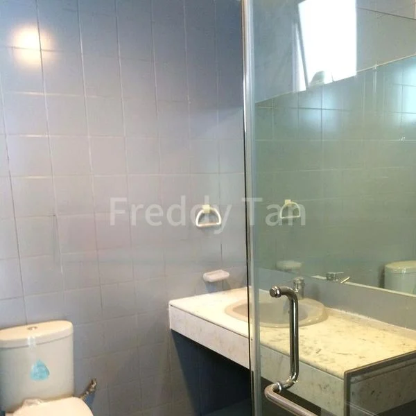 4 Bed Condo for Rent in  Rivershire - Image 5