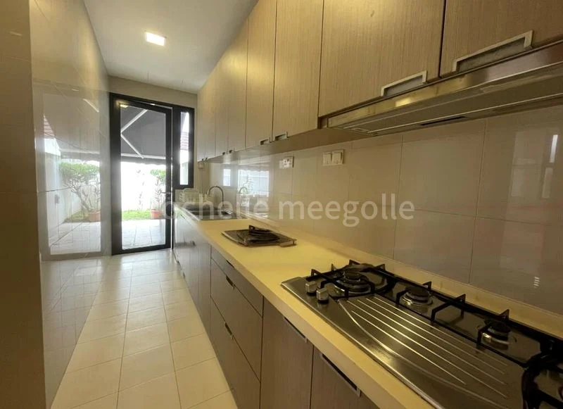 5 Bed Semi-Detached House (Landed) for Rent in  Bukit Villas - Image 5