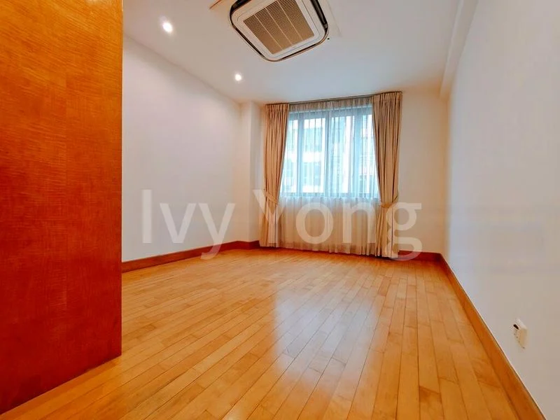 4 Bed Condo for Rent in  Grange 70 - Image 5