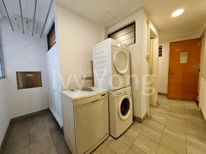 4 Bed Condo for Rent in  Grange 70 - Image 4