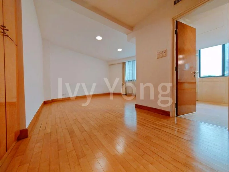 4 Bed Condo for Rent in  Grange 70 - Image 7