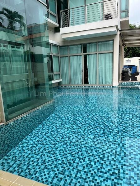 7 Bed Bungalow (Landed) for Sale in  Sennett Lane - Image 1