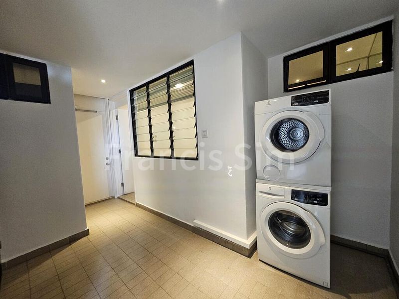 4 Bed Condo for Rent in  The Colonnade - Image 16