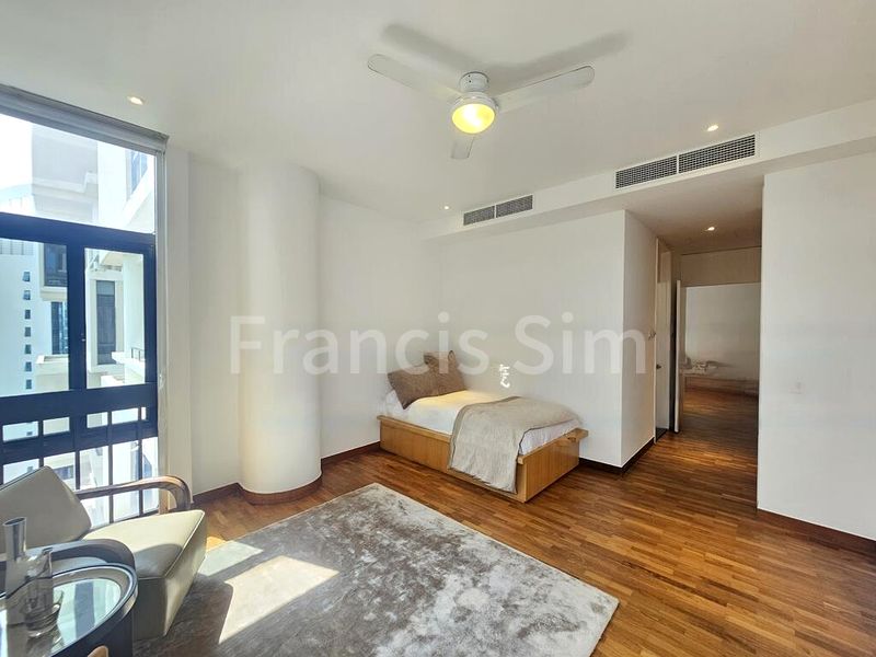 4 Bed Condo for Rent in  The Colonnade - Image 13