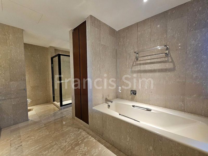 4 Bed Condo for Rent in  The Colonnade - Image 2