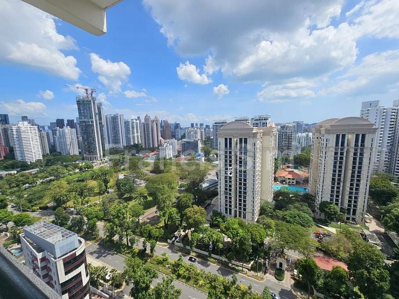 4 Bed Condo for Rent in  The Colonnade - Image 12