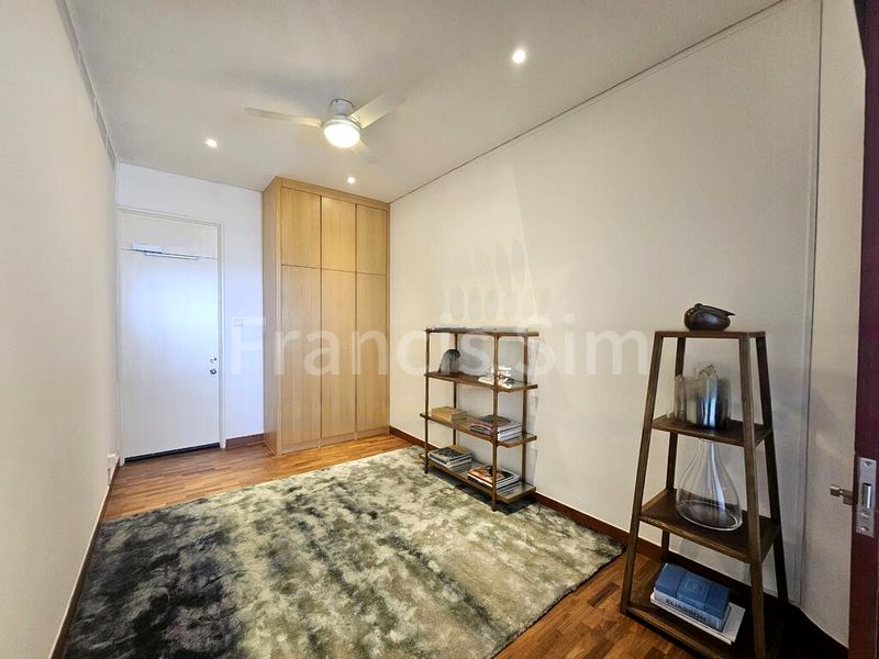 4 Bed Condo for Rent in  The Colonnade - Image 3